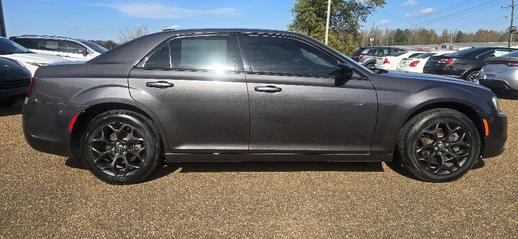 2019 Chrysler 300 Image 1