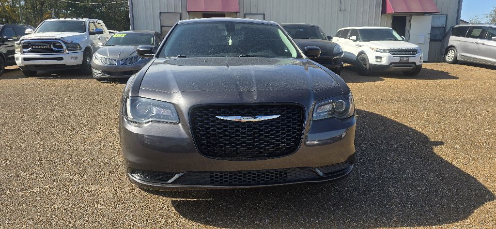 2019 Chrysler 300 Image 2