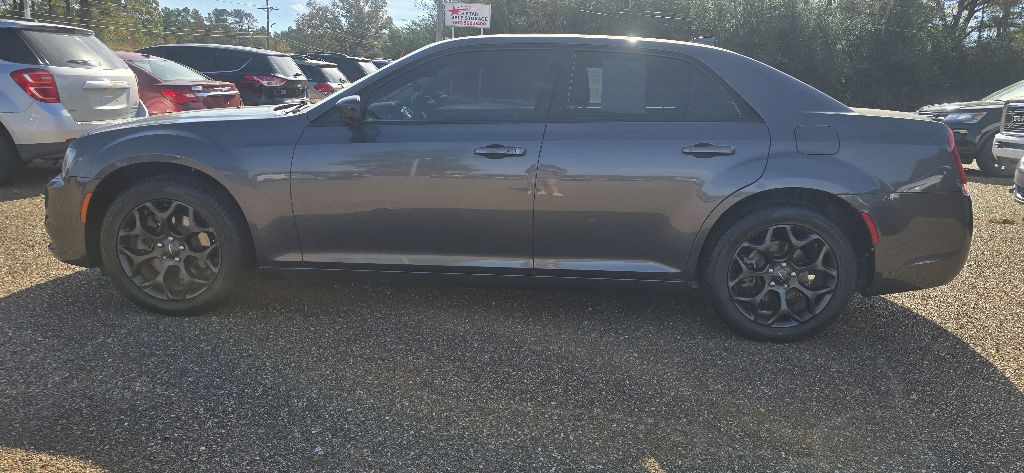 2019 Chrysler 300 Image 3