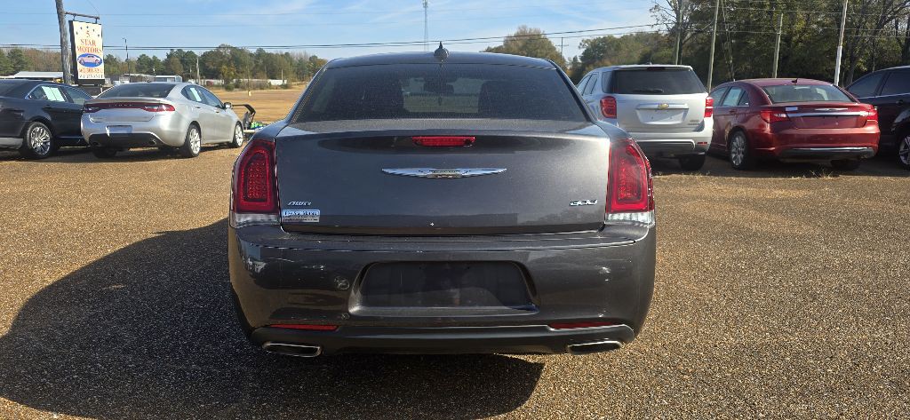 2019 Chrysler 300 Image 4