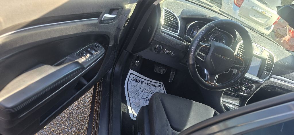 2019 Chrysler 300 Image 5