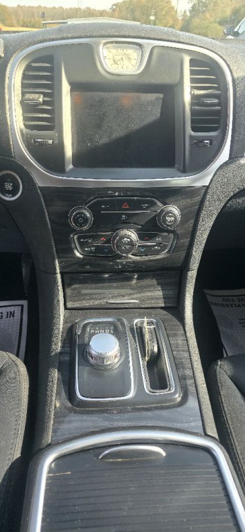 2019 Chrysler 300 Image 6