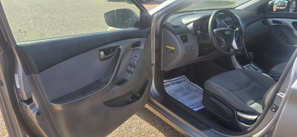 2011 Hyundai Elantra Image 4