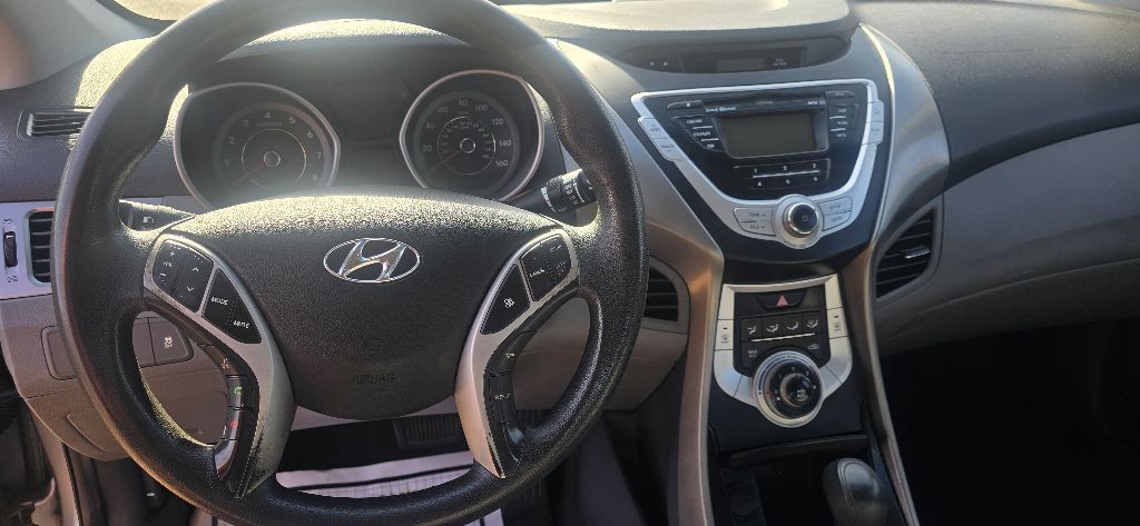 2011 Hyundai Elantra Image 5