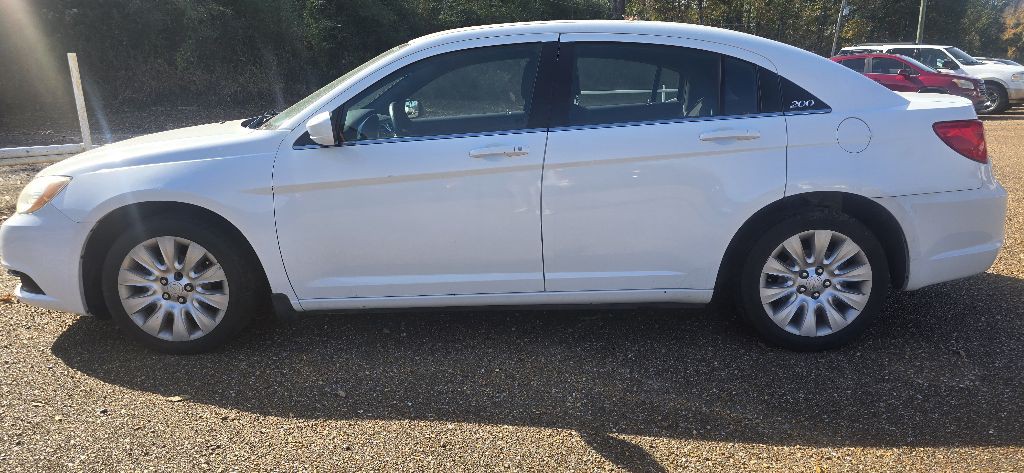 2014 Chrysler 200 Image 3