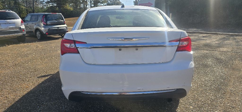 2014 Chrysler 200 Image 4
