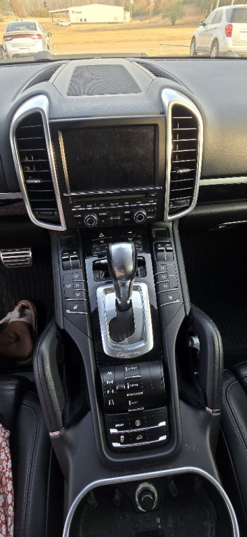 2011 Porsche Cayenne Image 16