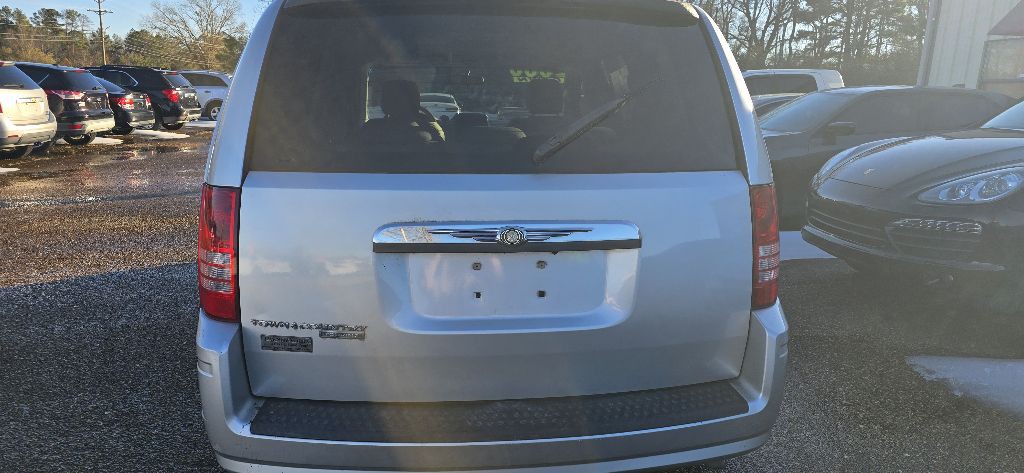 2008 Chrysler Town & Country Image 4