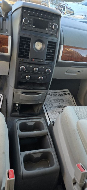 2008 Chrysler Town & Country Image 9