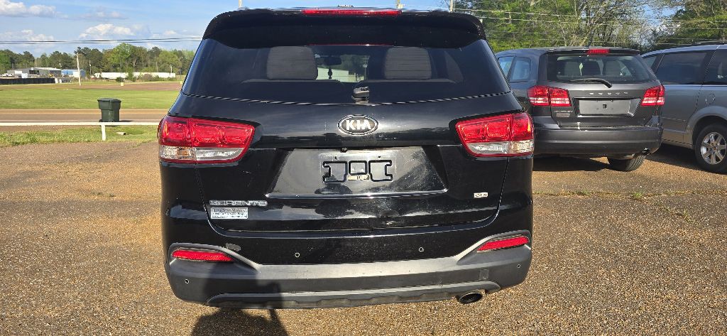 2016 Kia Sorento Image 2
