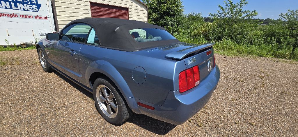 2006 Ford Mustang Image 2