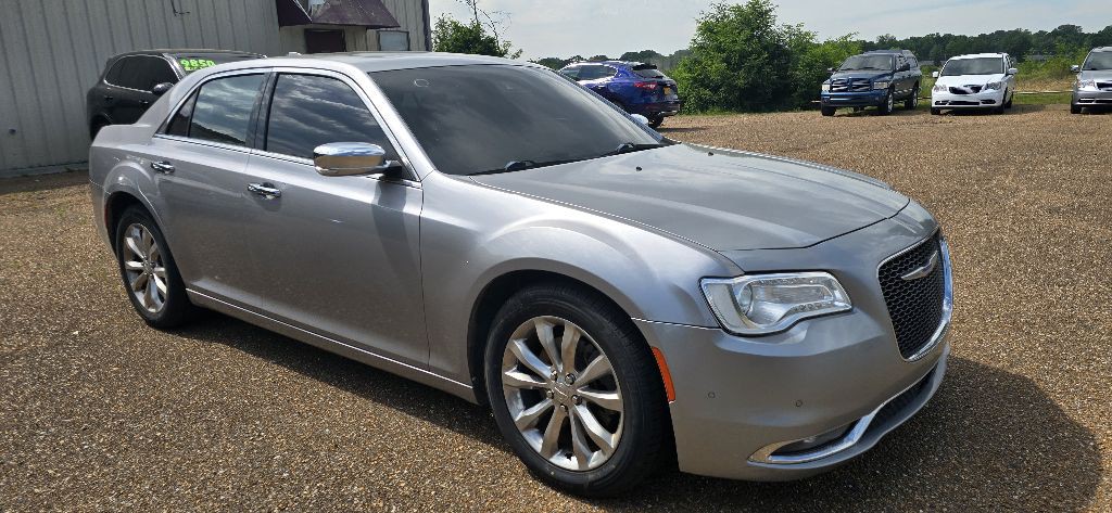 2018 Chrysler 300 Image 2