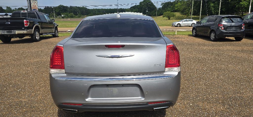 2018 Chrysler 300 Image 3