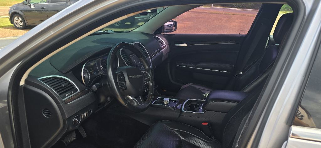 2018 Chrysler 300 Image 4