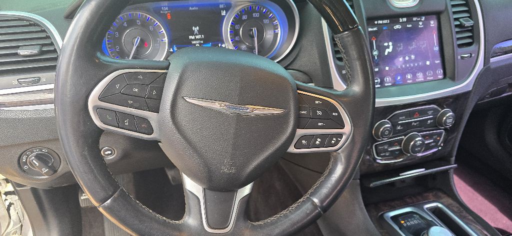2018 Chrysler 300 Image 6