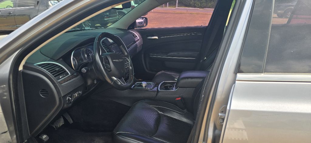 2018 Chrysler 300 Image 7
