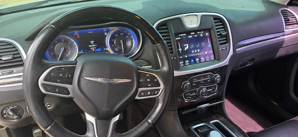 2018 Chrysler 300 Image 8