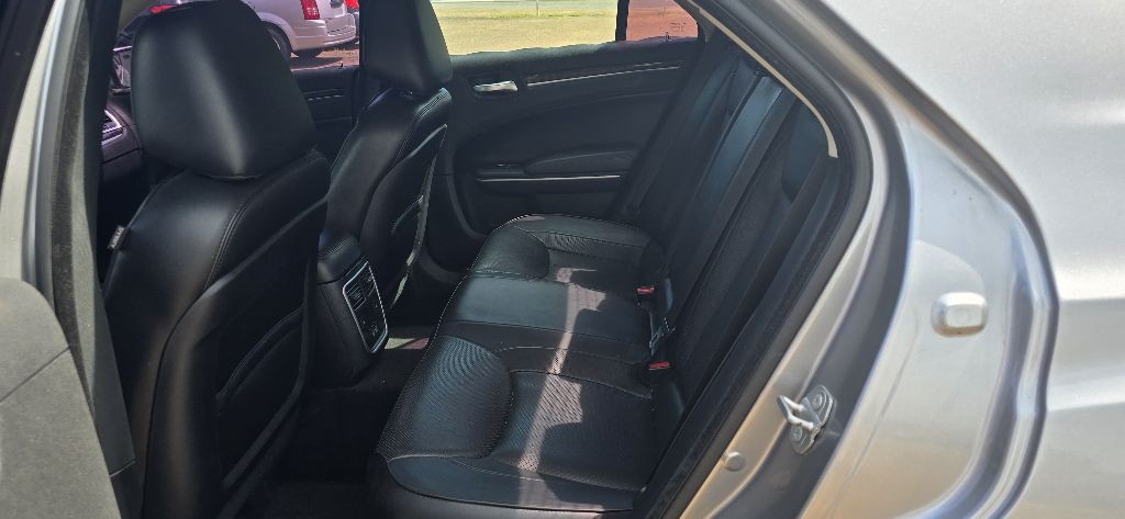 2018 Chrysler 300 Image 9