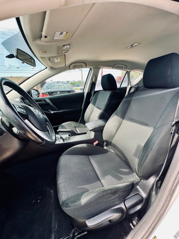2013 Mazda Mazda3 Image 9