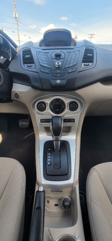 2014 Ford Fiesta Image 12