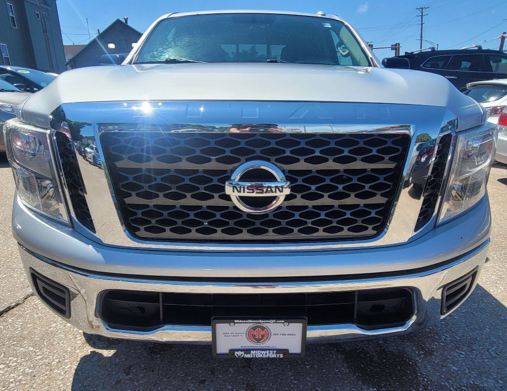 2017 Nissan Titan Image 2
