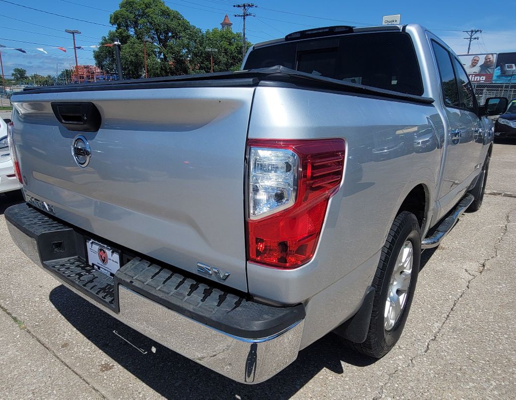 2017 Nissan Titan Image 4