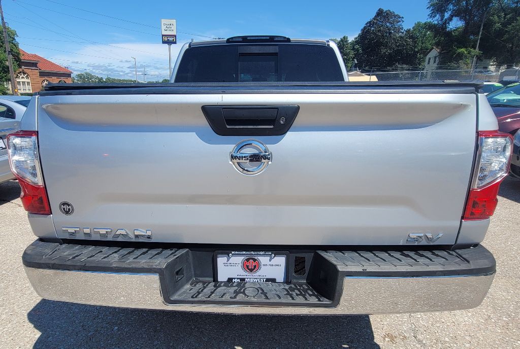 2017 Nissan Titan Image 5