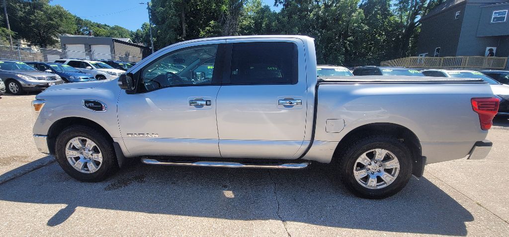 2017 Nissan Titan Image 7