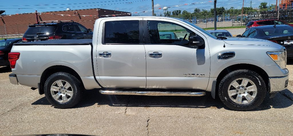 2017 Nissan Titan Image 8