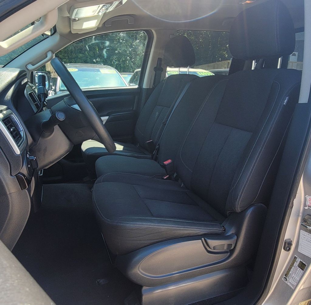 2017 Nissan Titan Image 9