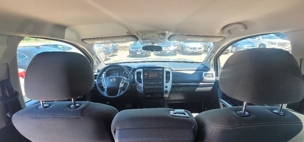 2017 Nissan Titan Image 11