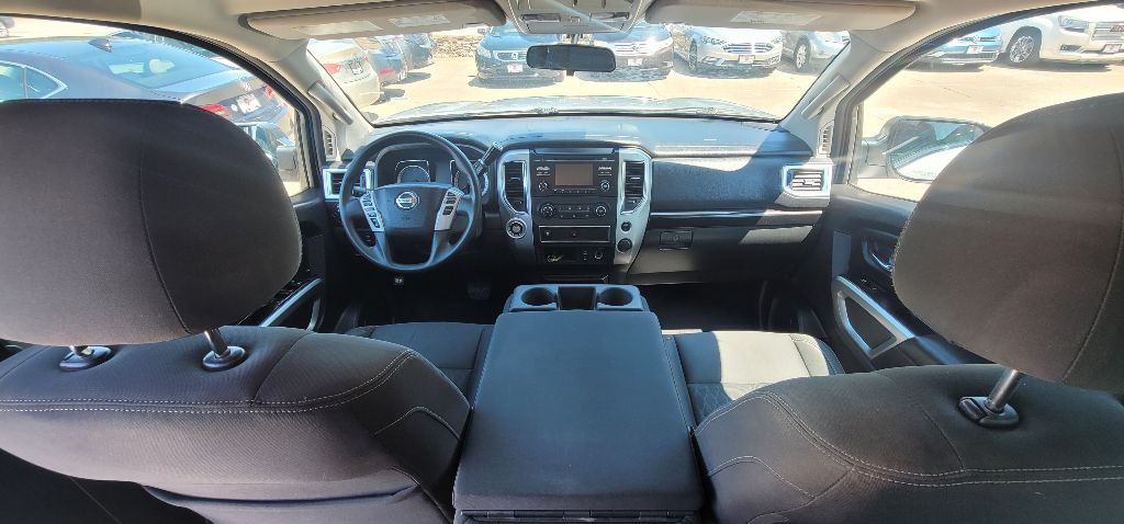 2017 Nissan Titan Image 12