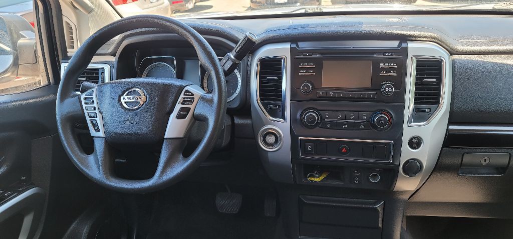 2017 Nissan Titan Image 14