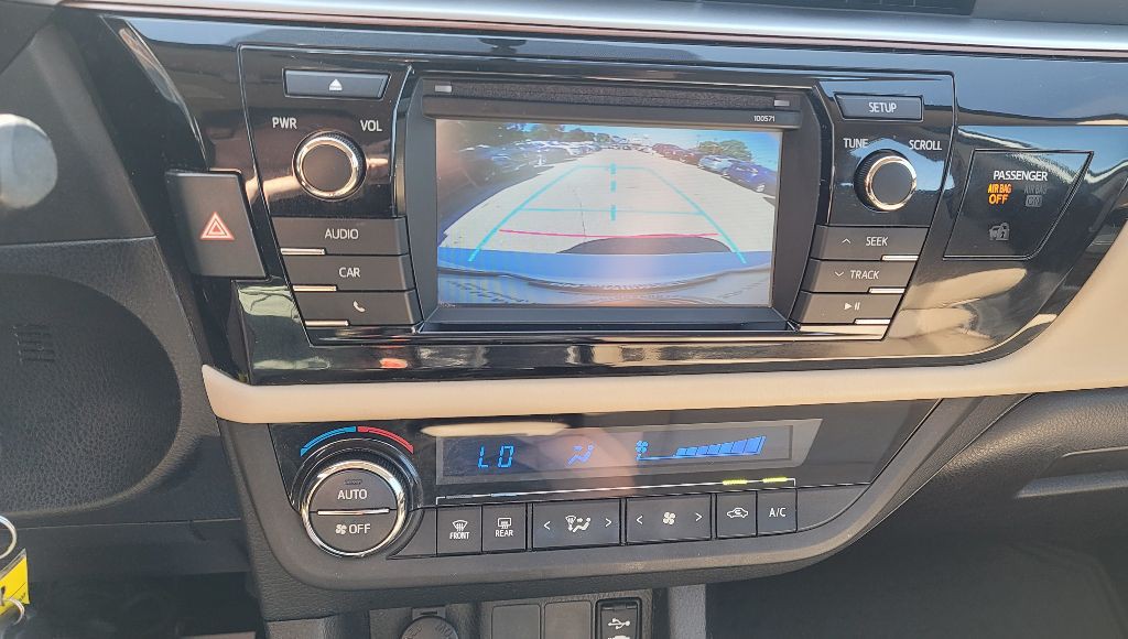 2016 Toyota Corolla Image 17