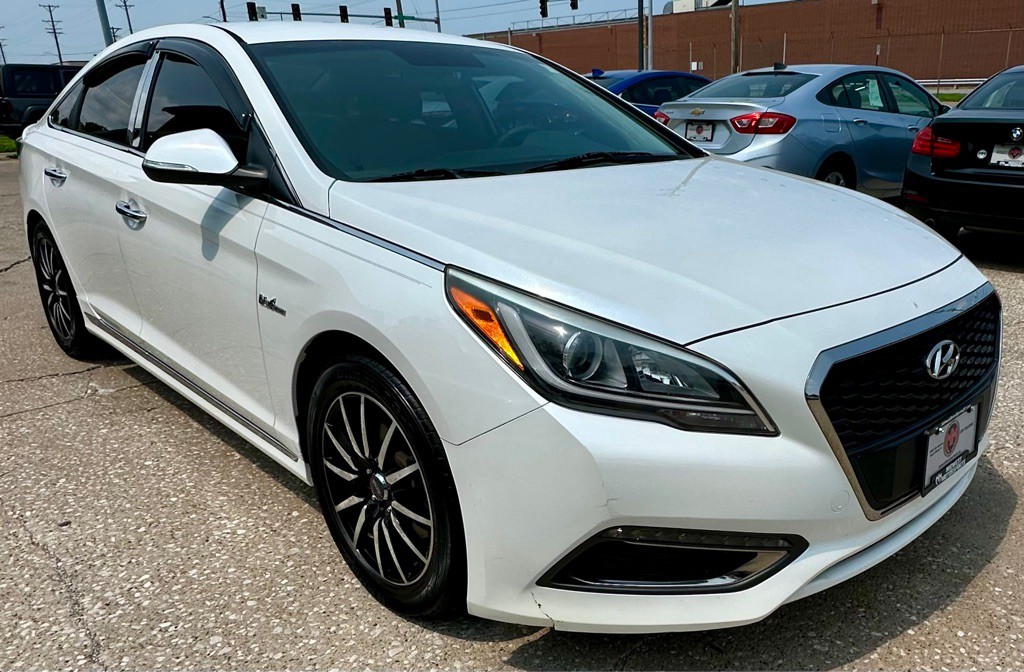 2016 Hyundai Sonata Image 3