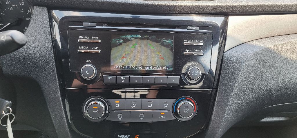 2016 Nissan Rogue Image 16