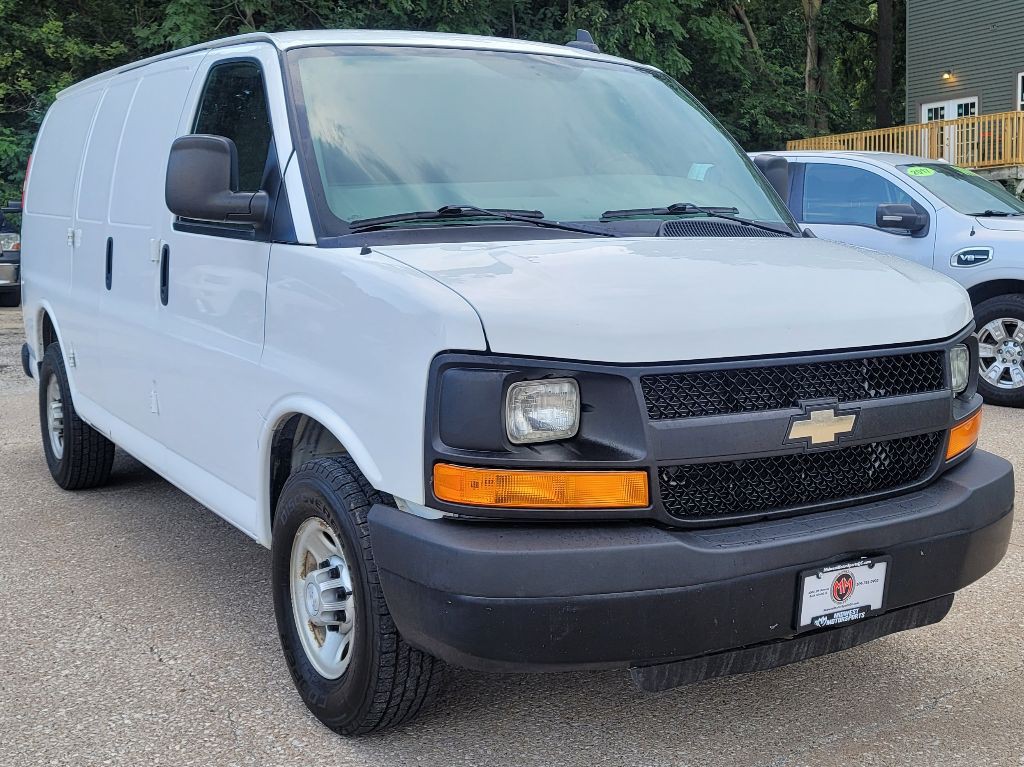 2016 Chevrolet Express Image 3