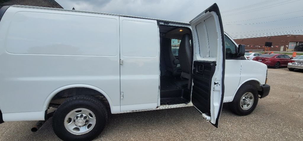 2016 Chevrolet Express Image 11