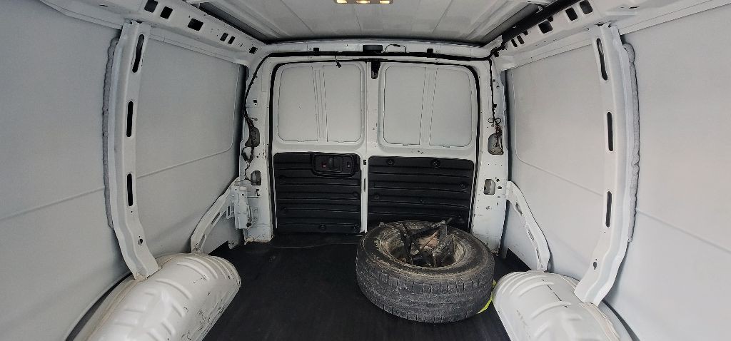 2016 Chevrolet Express Image 13