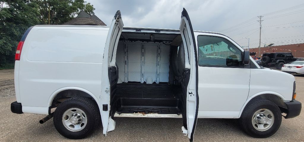 2016 Chevrolet Express Image 14