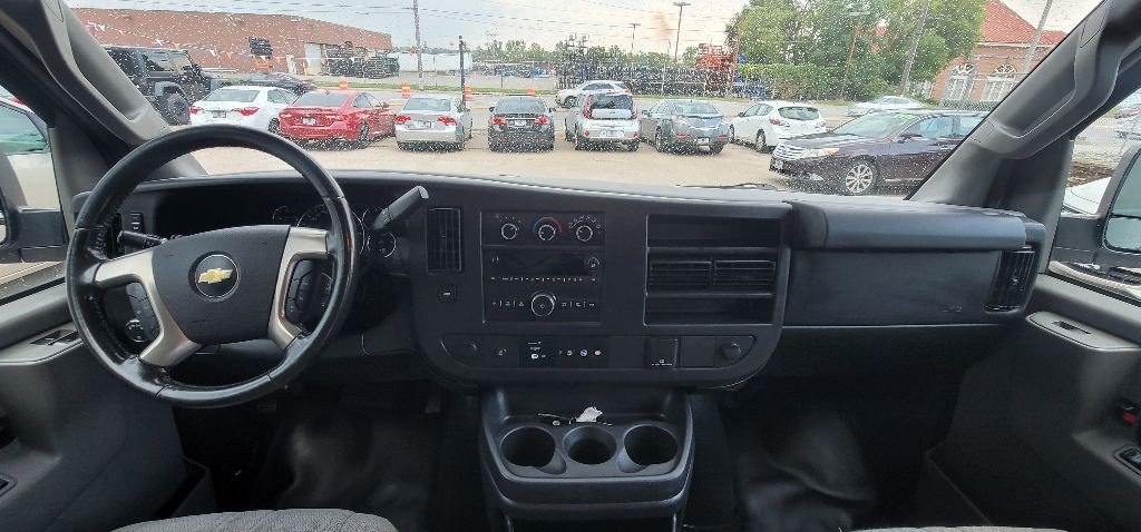 2016 Chevrolet Express Image 17