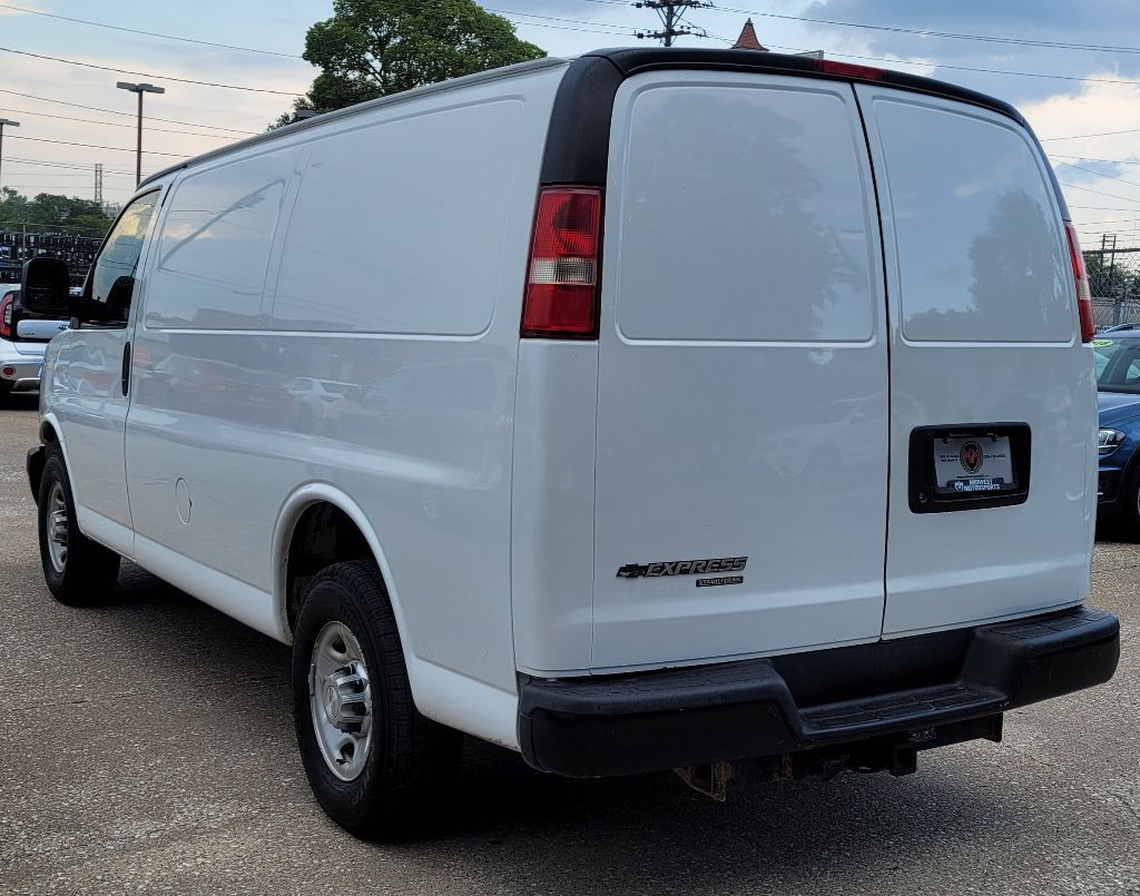 2016 Chevrolet Express Image 6