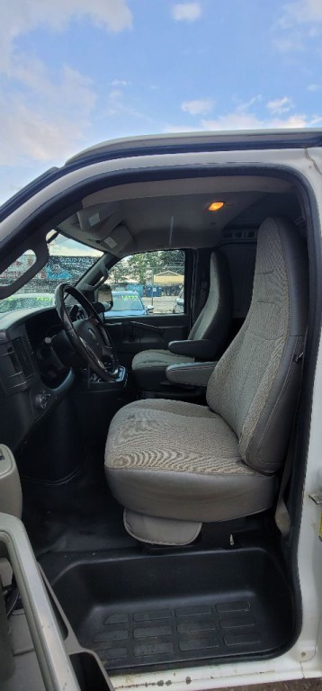 2016 Chevrolet Express Image 9