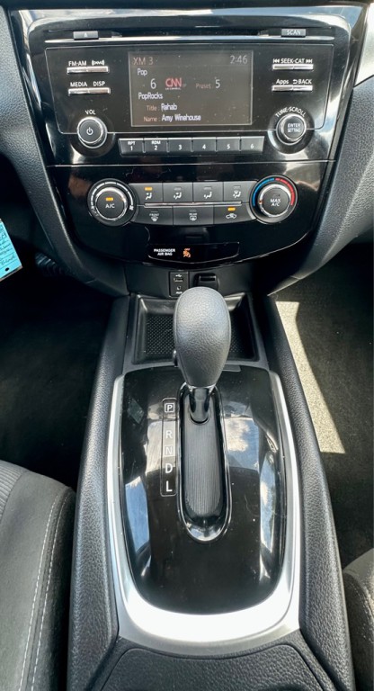 2016 Nissan Rogue Image 15
