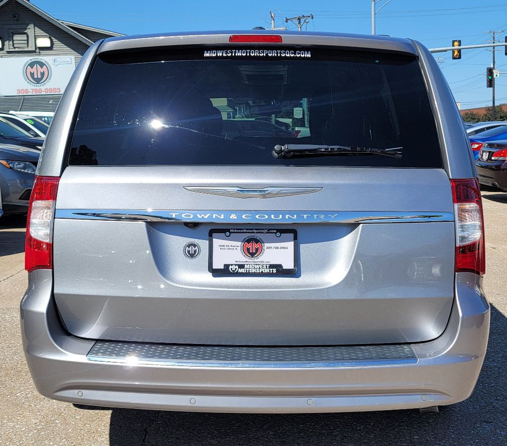 2014 Chrysler Town & Country Image 5
