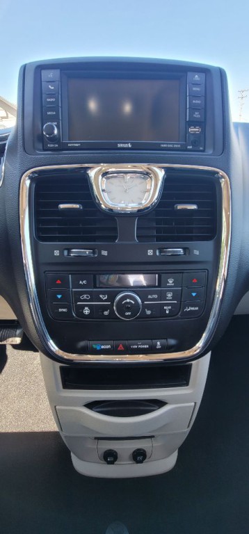 2014 Chrysler Town & Country Image 20