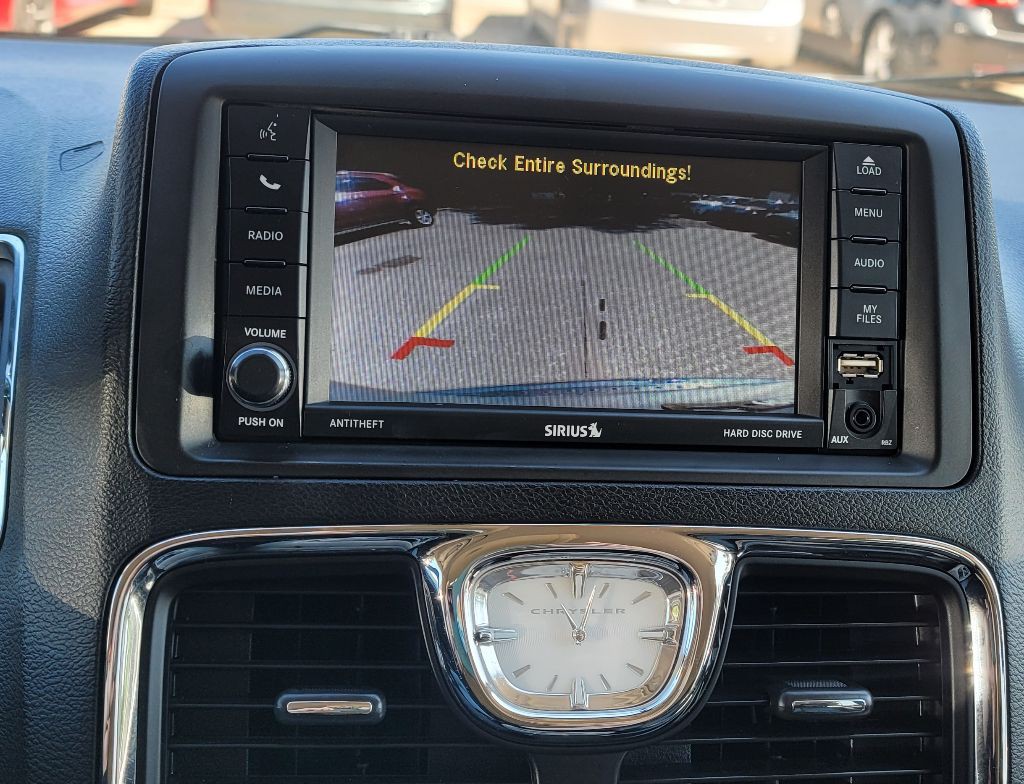 2014 Chrysler Town & Country Image 22