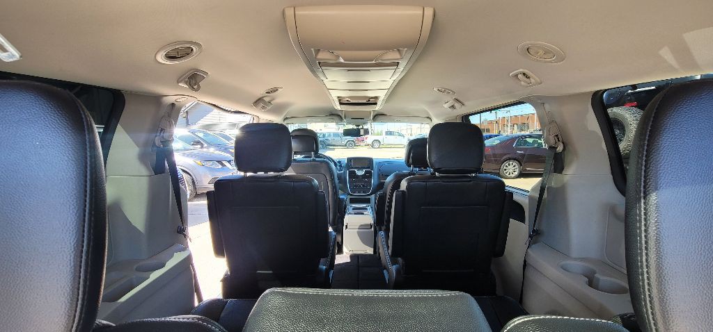 2014 Chrysler Town & Country Image 30