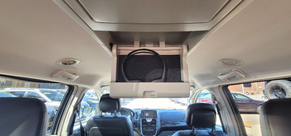 2014 Chrysler Town & Country Image 33