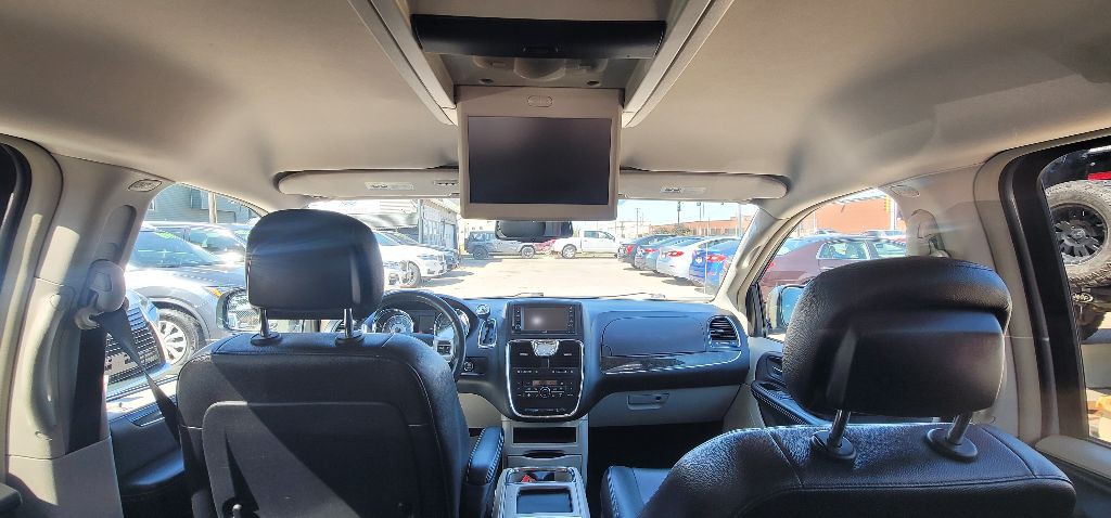 2014 Chrysler Town & Country Image 34